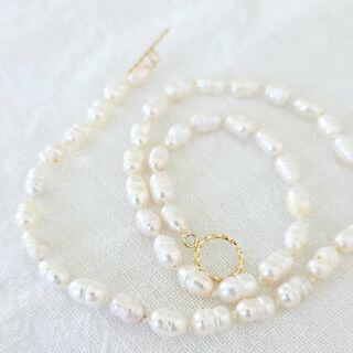handknotted freshwater pearl choker in white