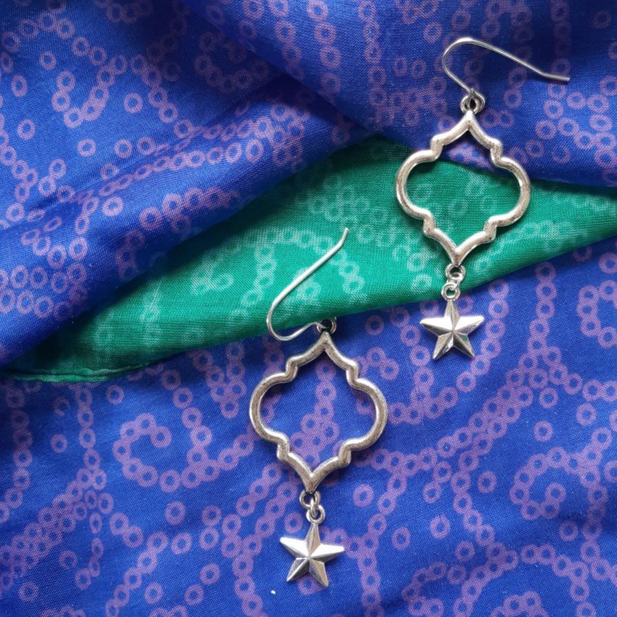 arabesque and star earrings in silver finish