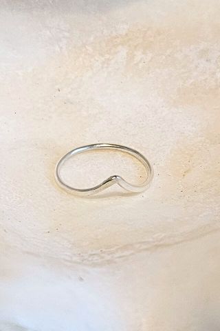 Silver Minimalist Peak Ring